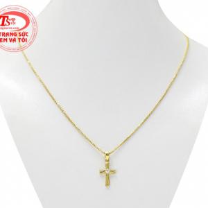 Bộ mặt thánh giá an lành là sự kết hợp của mặt dây thánh giá và dây chuyền vàng chất lượng.