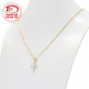 Điểm nhấn chính là những viên đá CZ sáng lấp lánh tăng thêm phần nổi bật cho nữ giới.