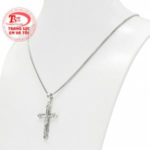 Bởi mặt thánh giá không chỉ để làm đẹp mà còn là biểu tượng tình yêu của Thiên Chúa dành cho nhân loại. 