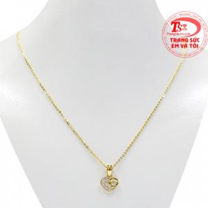 Bộ mặt trái tim chung thủy là sự kết hợp giữa mặt dây chuyền trái tim xinh xắn và dây chuyền vàng tinh tế. 