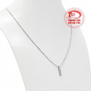 Bộ sản phẩm mang đến sự cá tính nhưng vẫn giữ được nét nữ tính cho phái đẹp. 