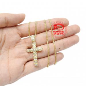 Chúa là niềm tin, là ánh sáng  soi sáng con đường lạc lối của mỗi người.