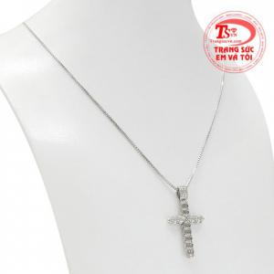 Bộ thánh giá mang đến cho người đeo vẻ thời thượng, thanh lịch.