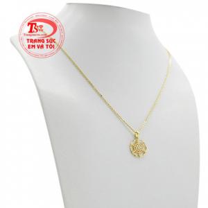 Sản phẩm dễ dàng kết hợp cùng nhiều kiểu trang phục. 