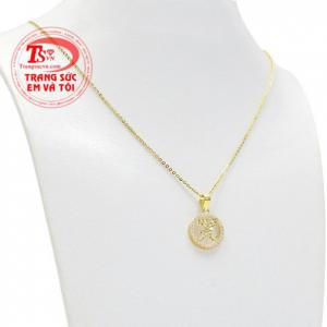 Thiết kế mang phong cách cá tính, hợp thời trang dễ dàng để kết hợp cùng các trang sức và phụ kiện khác.