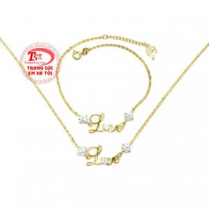 Bộ sản phẩm mang đến sự nữ tính, dễ thương đến cho người đeo.