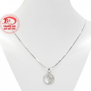 Bộ trang sức chữ tinh tế vàng trắng thanh lịch và trang nhã. 