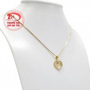 Bộ sản phẩm chế tác từ vàng tây mang tới sự bền đẹp và sáng bóng. 