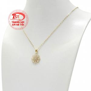 Chỉ với bộ trang sức phù hợp sẽ giúp bạn gái trở nên cuốn hút.