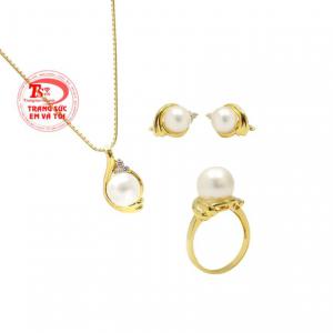 Ngọc trai là biểu tượng của tình yêu và hạnh phúc. 