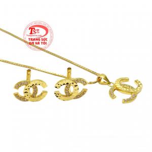  Bộ sản phẩm này sẽ giúp cho phái đẹp trở nên thu hút và nổi bật hơn. 