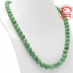 Chuỗi cẩm thạch giúp cho người đeo toát lên vẻ sang trọng, quý phái, thích hợp để phối cùng áo dài hay áo bà ba.