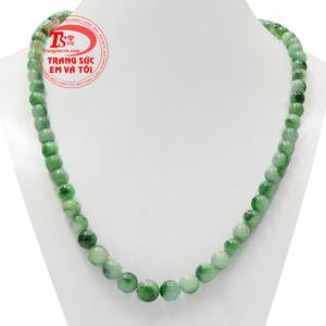 Chuỗi cổ cẩm thạch phú quý là sản phẩm được làm từ ngọc cẩm thạch chất lượng, sáng bóng.