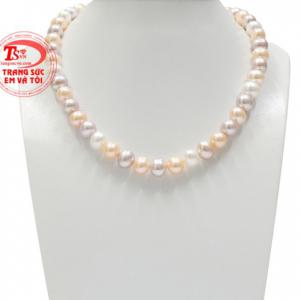 Chuỗi cổ ngọc trai màu sắc độc đáo và mới lạ