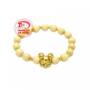 Chuỗi dâu tuổi tý đáng yêu là món quà ý nghĩa để dành tặng cho các bé.