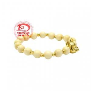 Chuỗi dâu tằm giúp xua đuổi tà ma, cản khí lạnh, giúp bé có giấc ngủ ngon và chữa bệnh khóc đêm.