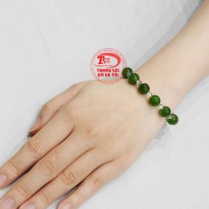 Chuỗi mân côi nerphrite phù hợp mệnh Mộc và Hỏa.