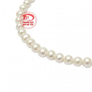 Không những vậy chuỗi ngọc trai quý bà còn giúp bạn tôn được vẻ đẹp mặn mà vô cùng  quyến rũ