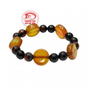 Chuỗi tay mã não đại lợi được chế tác độc đáo tạo nét cá tính riêng cho người đeo.
