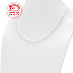 Dây chuyền bạc là sản phẩm được nhiều các bậc cha mẹ lựa chọn để đeo cho con mình.