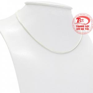 Sản phẩm có thể kết hợp cùng mặt dây đáng yêu giúp các bé hợp thời trang hơn.