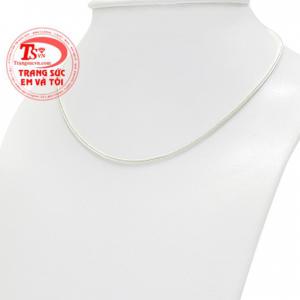 Dây chuyền bạc là sản phẩm được nhiều cha mẹ tin dùng để đeo cho con yêu của mình