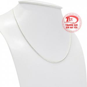 Dây chuyền được chế tác từ bạc 925 đảm bảo chất lượng, an toàn cho làn da của trẻ.