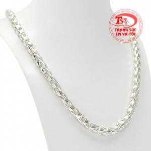 Sản phẩm phù hợp với xu hướng giúp phái mạnh tự tin khoe cá tính, chất lượng đảm bảo.