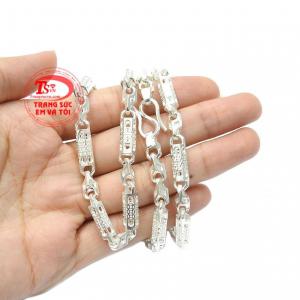 Dây chuyền bạc nam hưng thịnh là món quà ý nghĩa dành tặng cho người thân của bạn.