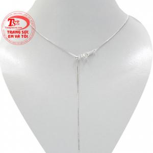 Dây chuyền bạc nữ phá cách với kiểu dáng nhỏ nhắn, thanh mảnh giúp tôn lên nét đẹp của phái nữ.