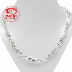 Dây chuyền bạc phong độ phái mạnh kiểu dáng nam tính, hợp thời trang.