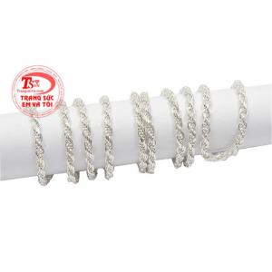 Người dùng có thể kết hợp cùng mặt dây để thay đổi phong cách. 