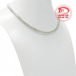 Trang sức bạc được nhiều các bậc phụ huynh tin dùng cho con của mình.