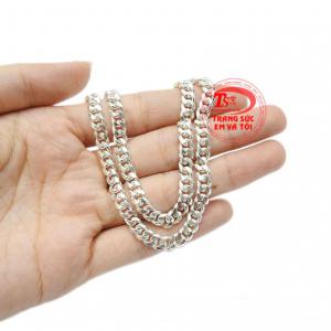 Vì bạc có tác dụng kháng khuẩn, ngăn ngừa những tác động xấu cho các bé.