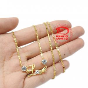 Dây chuyền chữ Love xinh xắn rất phù hợp để dành tặng cho người con gái thân thương của bạn.