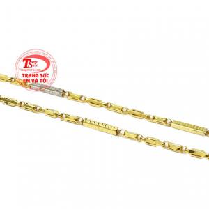 Dây chuyền nam vàng hào hoa có thể kết hợp cùng mặt dây để tạo thêm điểm nhấn cho trang phục của phái mạnh.