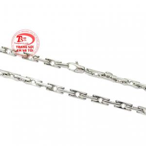 Dây chuyền nam vàng trắng thời trang dễ dàng kết hợp cùng nhiều kiểu trang phục.