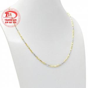  Thiết kế đẹp mắt với các đường nét dứt khoát nhưng không kém phần nữ tính mang đến cho phái đẹp chiếc dây chuyền nổi bật.