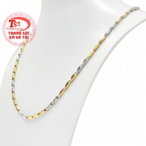 Với kiểu thiết kế không nhiều chi tiết cầu kỳ phù hợp cho những chàng trai yêu thích phong cách nhẹ nhàng không quá hầm hố.