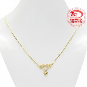 Dây chuyền trái tim đong đầy được chế tác tinh xảo và nghệ thuật.