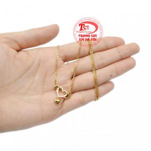 Dây chuyền trái tim đong đầy trao yêu thương hạnh phúc.