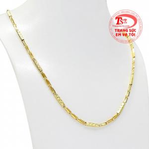 Đeo dây chuyền giúp phái nam thể hiện phong cách mang lại vẻ trẻ trung, nam tính cho phái mạnh.