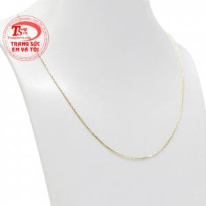 Đây là chiếc dây chuyền giúp phái nữ càng thêm yêu kiều và xinh xắn hơn.