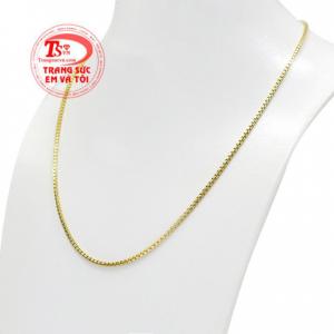 Chiếc dây chuyền này phù hợp cho các cô gái yêu thích phong cách nhẹ nhàng. 