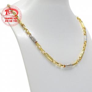 Từng chi tiết chạm khắc đẹp mắt, mang tới vẻ nam tính cho phái mạnh.