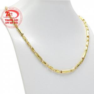 Với đàn ông, trang sức giúp họ thể hiện được cá tính, bản lĩnh và đẳng cấp.