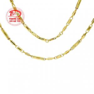 Chiếc dây chuyền vàng thành đạt thiết kế và chế tác phong cách, hợp thời trang dành cho những người đàn ông hiện đại.