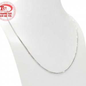 Sản phẩm chế tác trên chất liệu vàng 10k bền đẹp, chất lượng