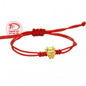 Người ta tin rằng, khi đeo charm vàng ta theo tuổi của các bé sẽ giúp giải trừ tà khí mang đến điềm lành.