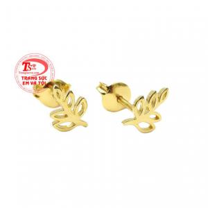  Thiết kế đôi bông tai kiểu dáng nhỏ nhắn, dễ dàng kết hợp cùng nhiều kiểu trang phục dù đi chơi hay đi làm. 